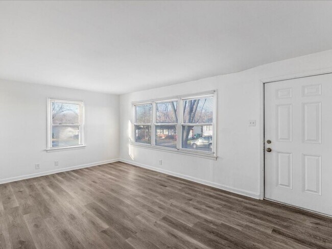 Building Photo - 1324 Odessa Dr