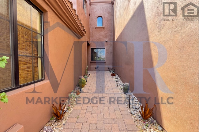 Building Photo - 3Bed/2.5Bath Townhouse w/2 Car Garage in Carefree! $399 MOVE-IN SPECIAL! Move-In Ready on 4/9/2026!