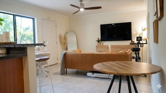 Building Photo - 3240 Mary St