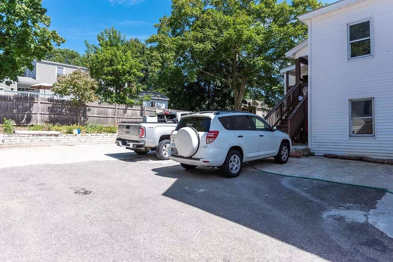 Building Photo - 554 Lake Ave