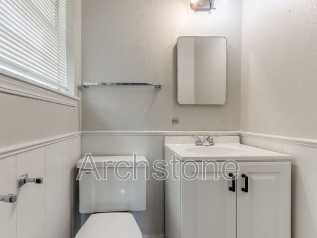 Building Photo - 4501 Meadowvale Dr