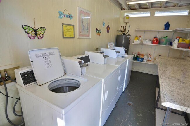 Building Photo - 1550 NE 13th Terrace