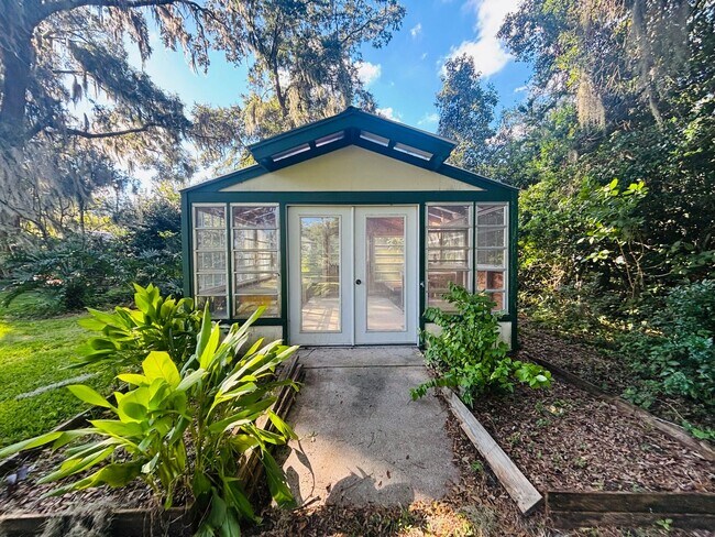 Building Photo - Forest of Golden Hills 3/2/2 ***Hidden Gem***