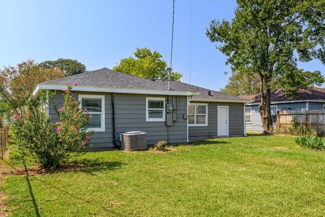 Building Photo - 6742 Feldspar St