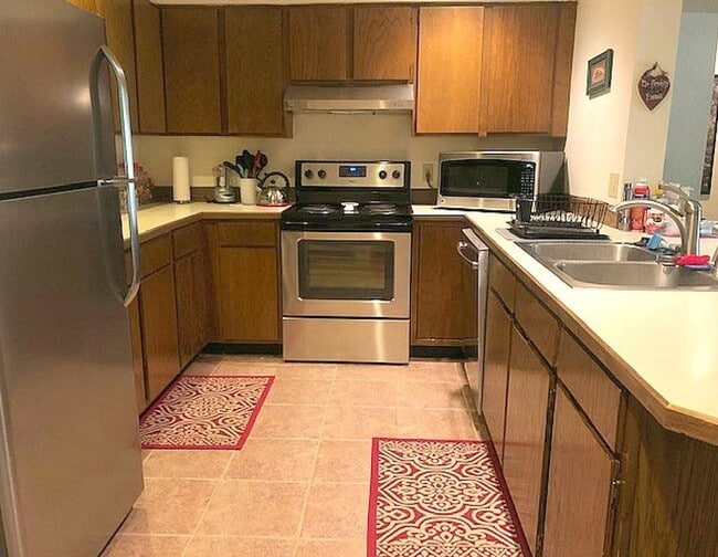 Building Photo - Quiet, Furnished 2BR Retreat – Ideal for R...