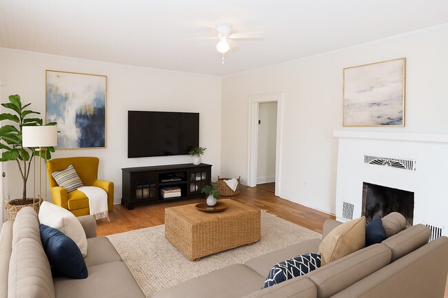 Building Photo - 725 W Poplar St