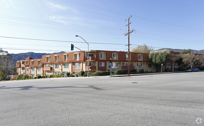 Building Photo - Sunset Ridge at La Crescenta