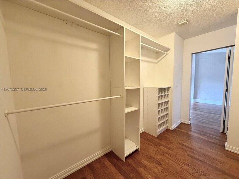 Building Photo - 1135 Cliffrose St