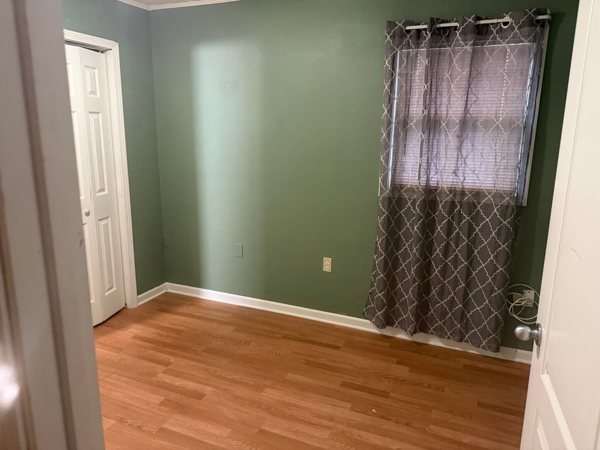 Building Photo - 2412 Riverbend Dr