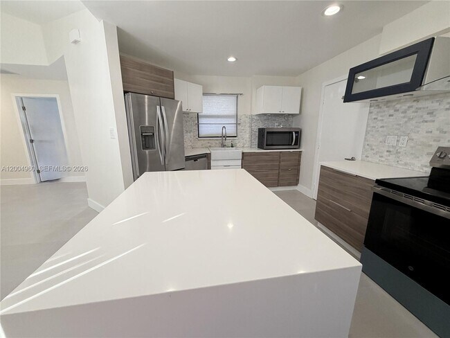 Building Photo - 640 SW 113th Terrace