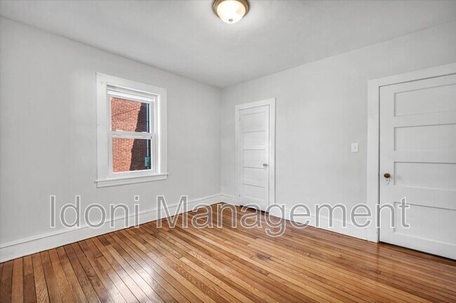 Building Photo - 14 Ridgefield St