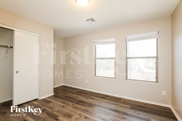 Building Photo - 17547 W Ventura St