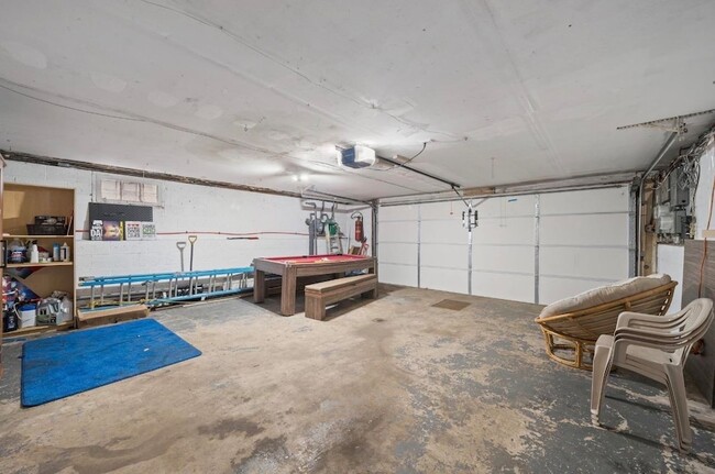 Building Photo - 93 Lord Ave