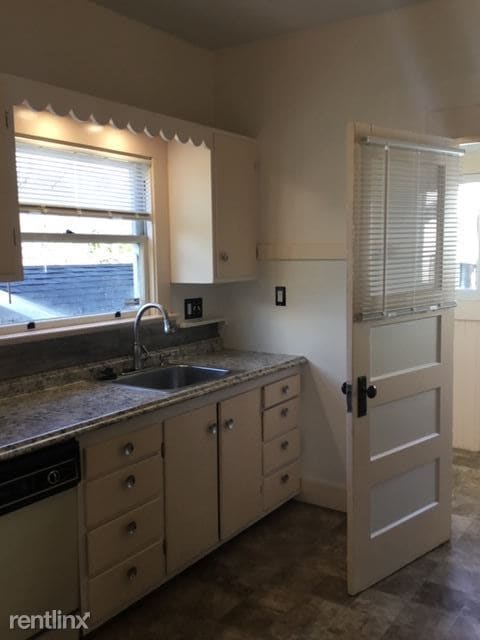 Building Photo - 2 br, 1 bath House - 1235 Warren St