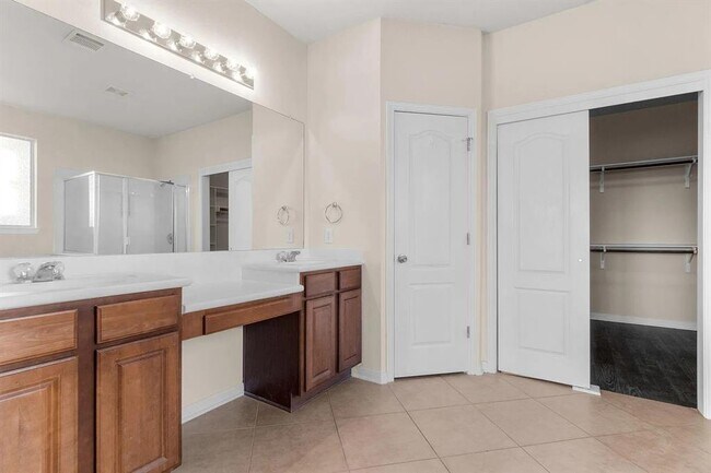 Building Photo - 1209 Laurel Oak Trail