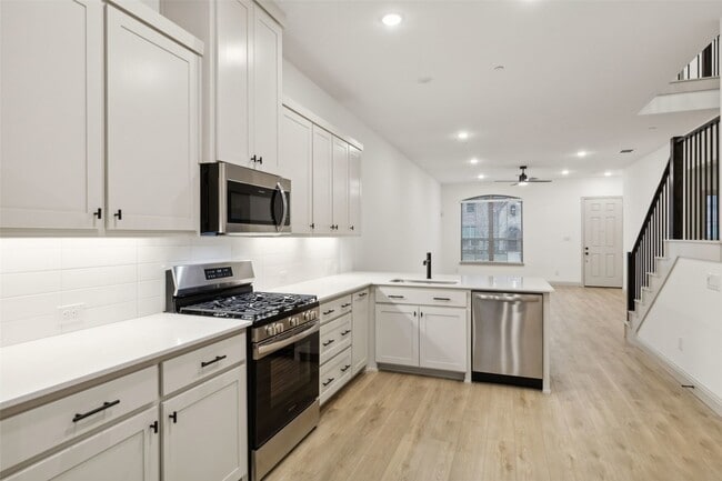 Building Photo - 7135 Buchanan Dr