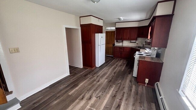 Building Photo - $1,600 Farmhouse Palmyra 4 bedroom 1.5 bath