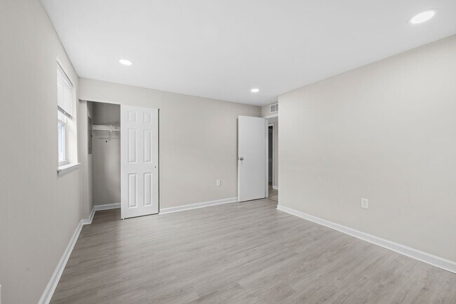 Building Photo - 551 Avon St