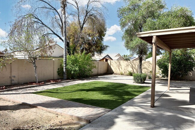 Building Photo - Great Location! Lovely  3Bedroom Plus/ 2Bathroom Chandler Home!