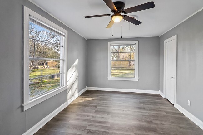 Building Photo - 506 Trinity St