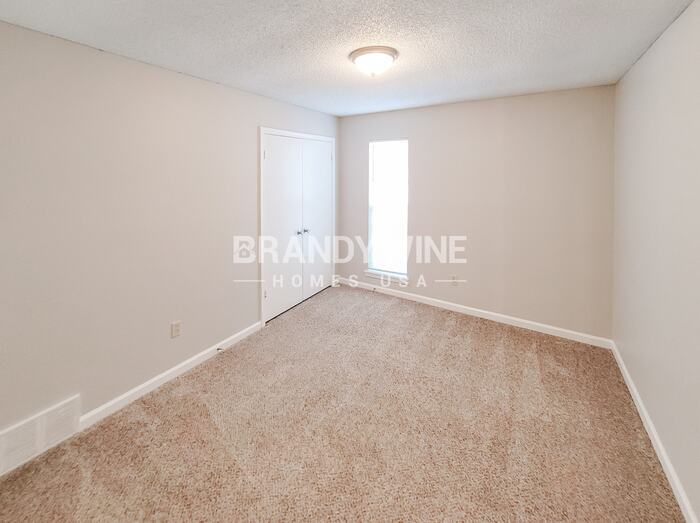 Building Photo - 6395 Golden Park Dr