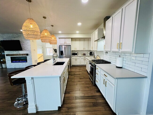 Building Photo - 15557 W 95th Ave