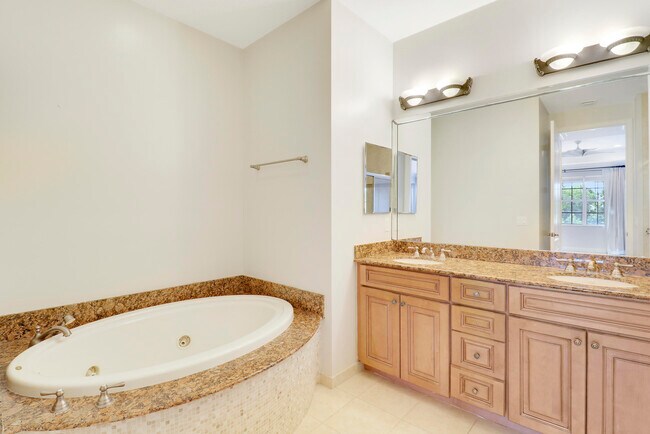 Building Photo - 4581 Artesa Way S