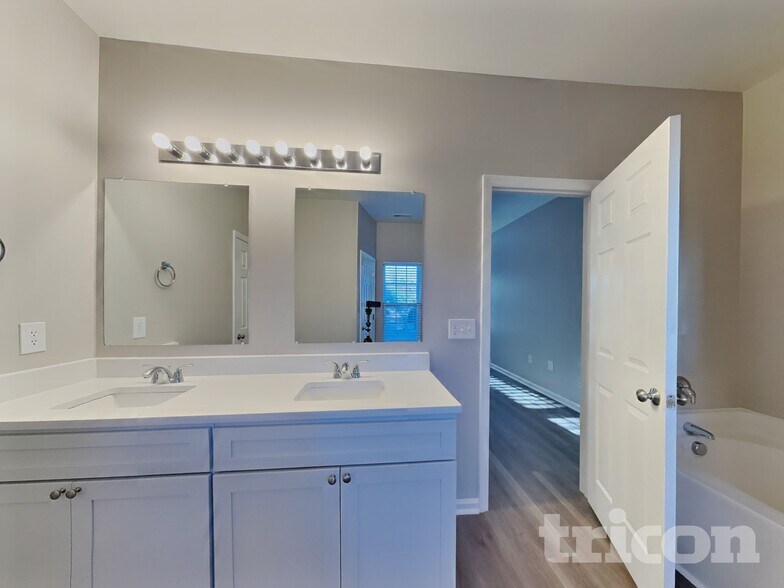 Building Photo - 633 Prickly Pear Dr