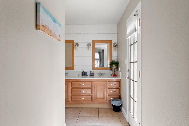 Building Photo - 4332 E Cherokee St