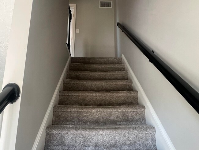 Building Photo - 83 Derryfield Ct