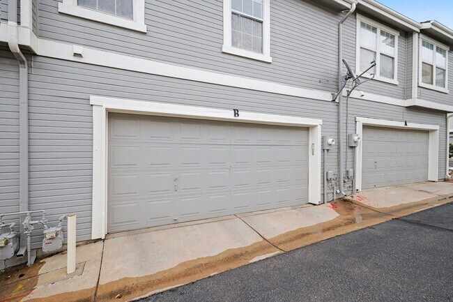Building Photo - Beautiful Littleton Townhome | 2 Bed + 3 Bath | Nearly 2,000 Sq Ft | Prime Location