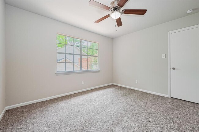Building Photo - 10815 Creektree Dr