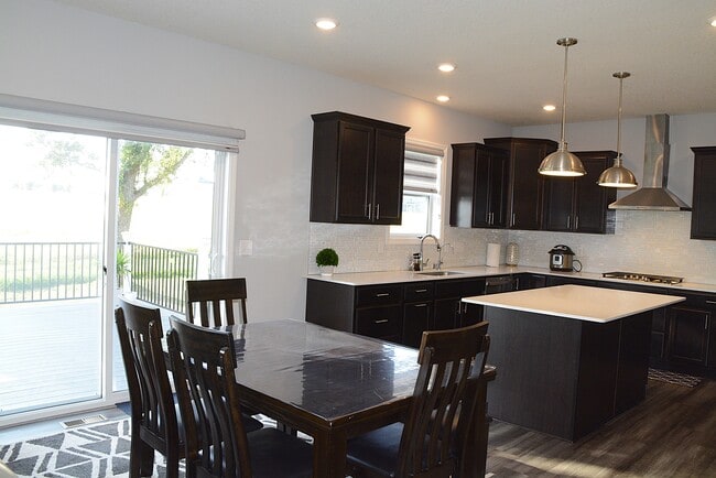 Building Photo - 1566 Edgebrook Ln