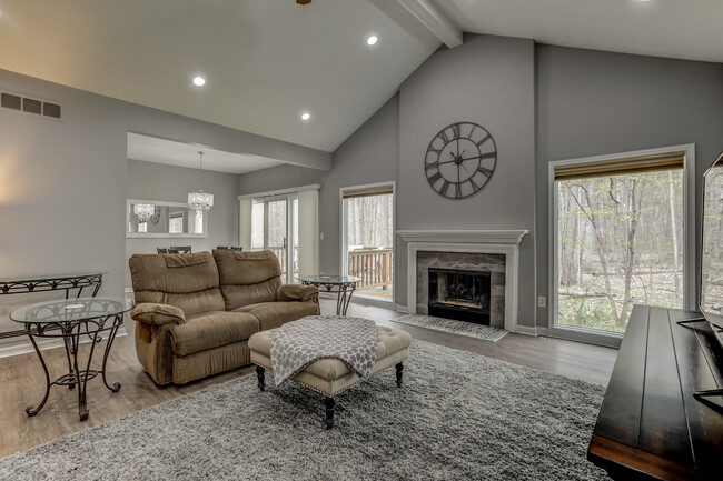 Great Room - 47300 Cider Mill Dr