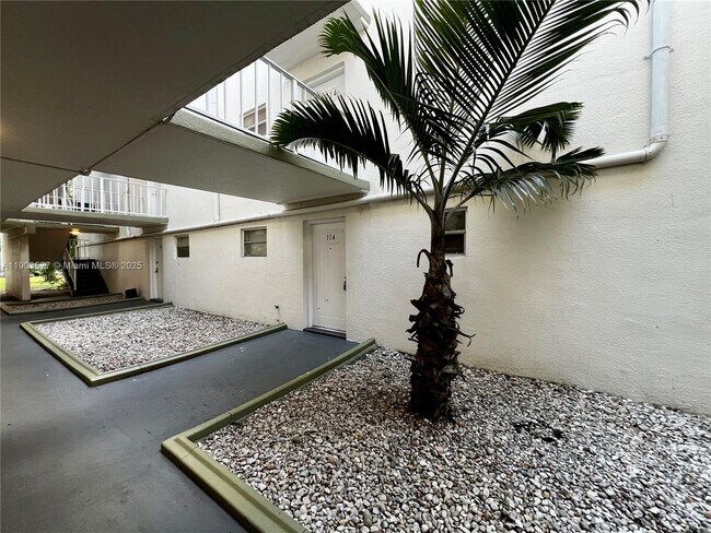 Building Photo - 4215 N University Dr