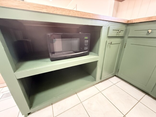 Building Photo - 1100 W Grand Ave