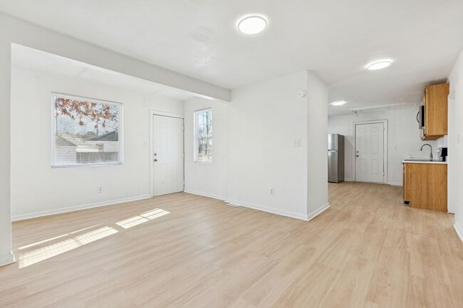 Building Photo - Newly renovated! Beautiful 2 bed, 1 bath home in historic Cradock.