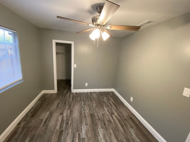 Building Photo - Gorgeous 3 BD 2 BA remodeled home availabl...