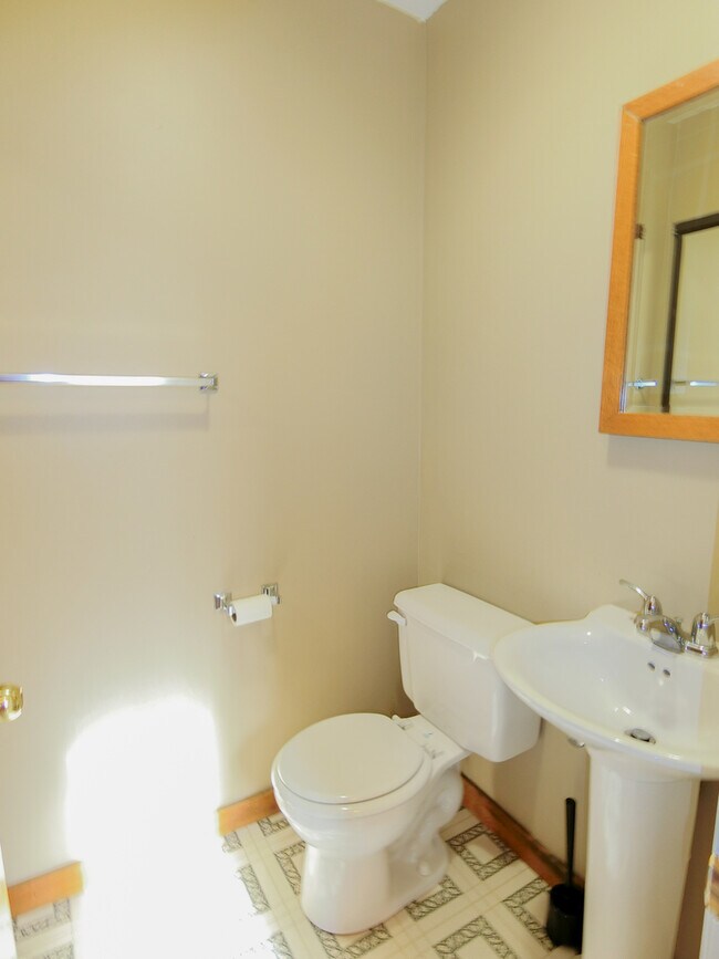 Building Photo - 517 Hingham Ln