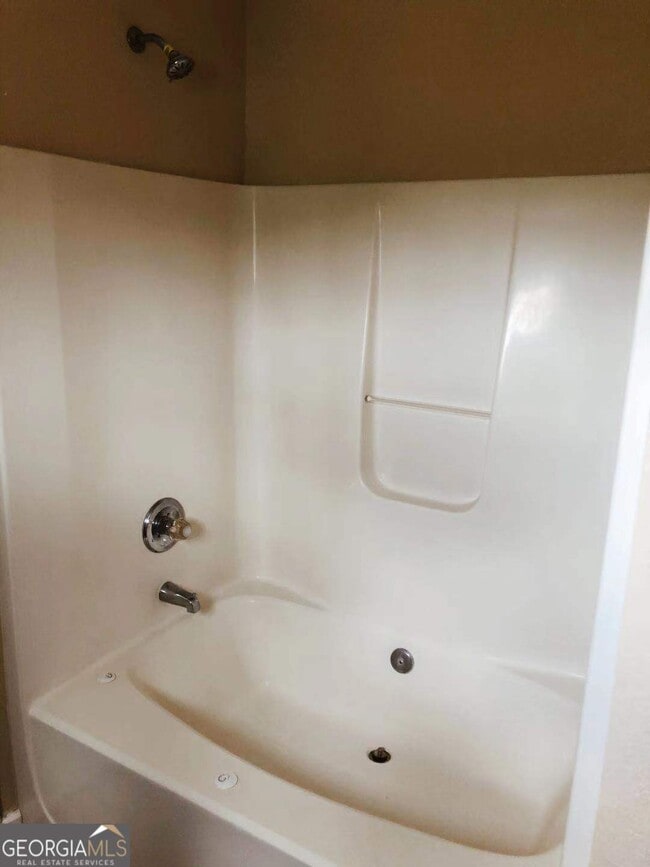 Building Photo - 301 Brookview Dr