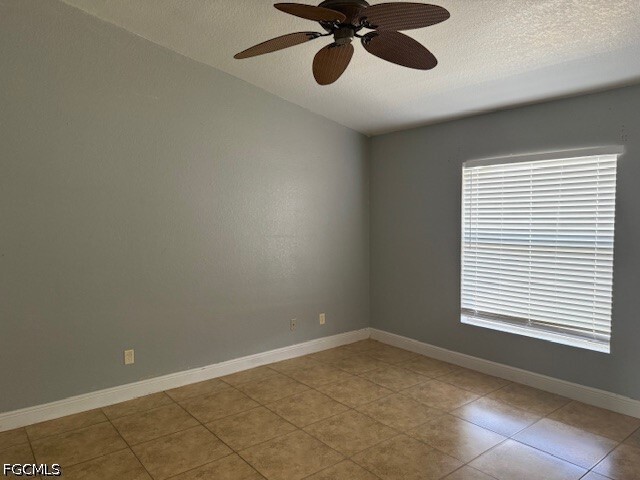 Building Photo - 450 Rathburn St