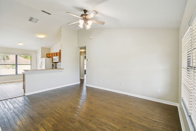 Building Photo - Charming 3-bedroom + 2-Bathroom Home in th...