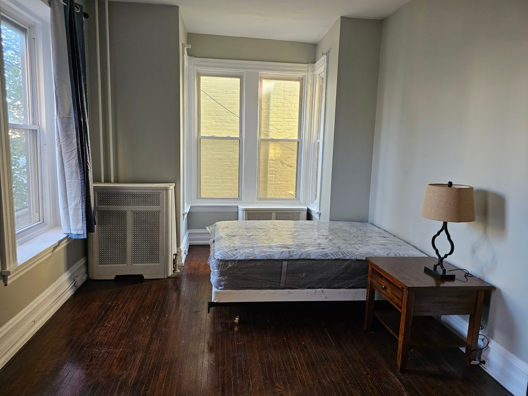 Building Photo - 935 N 5th St