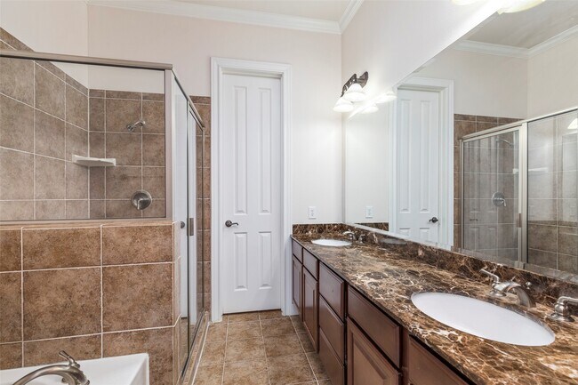 Building Photo - 7134 Mapleridge St