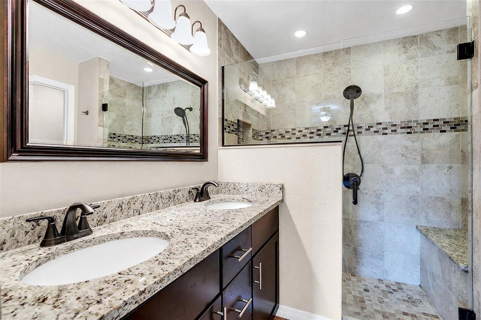 Building Photo - 2918 Antique Oaks Cir