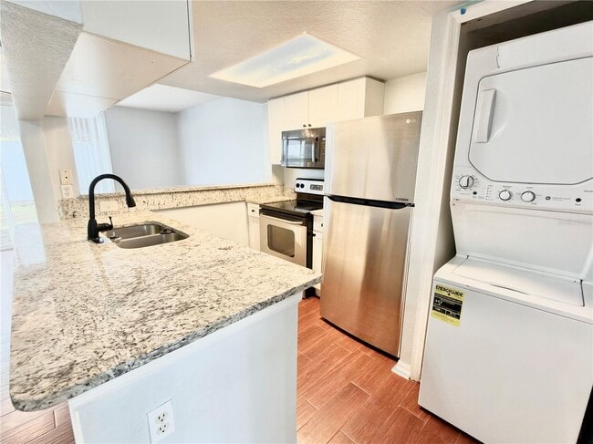 Building Photo - 150 Coco Plum Dr