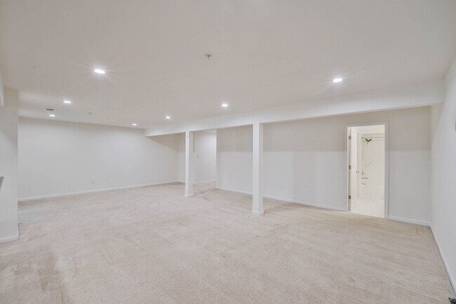 Building Photo - 3461 Eagle Ridge Dr