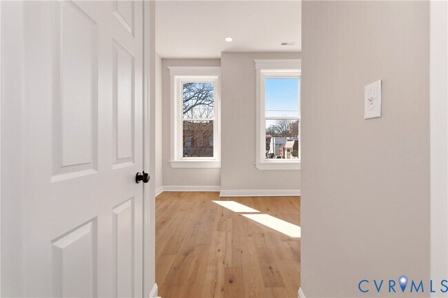 Building Photo - 316 W Clay St