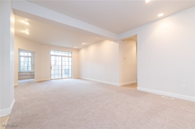 Building Photo - 3194 Richmond Rd