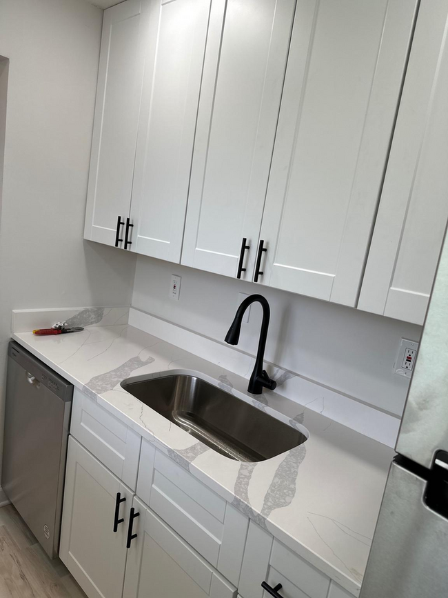 Building Photo - 2 Bed 1 Bath SW DC